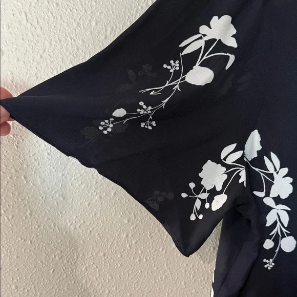 Ann Taylor Navy and White Floral Top - Picture 5 of 7